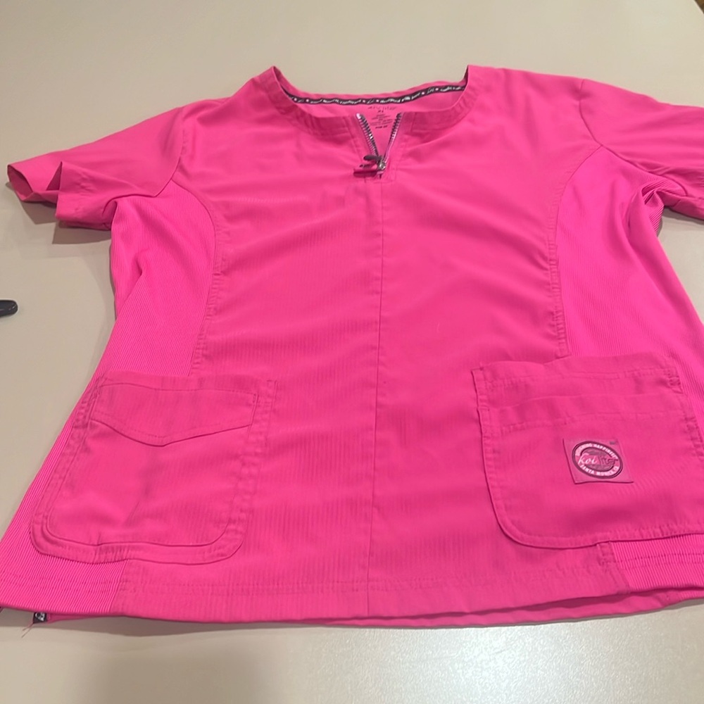 Women’s Koi light hot, pink scrub top size extra large